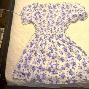 BNWOT Bell sleeveD CUTE COUNTRY INSPIRED SHEIN Lined dress that is beyond cute